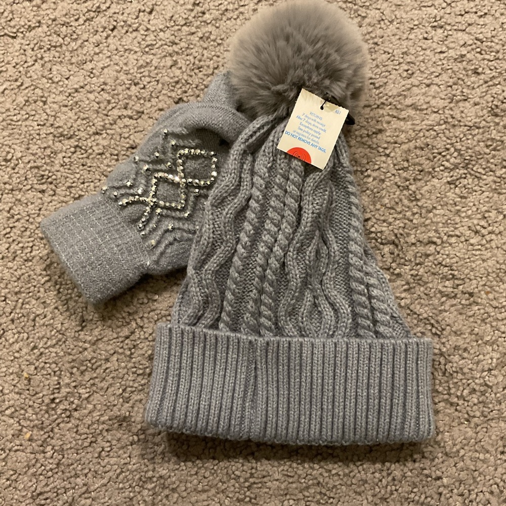 NWT Amazing Bling Gray Cable Knit Pom Pom Hat & Gloves Gift Set Y2K Stretchy - Picture 4 of 5